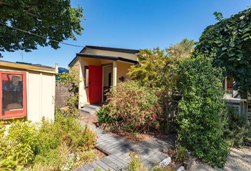 مبيت وإفطار Shy Cottage And Studio