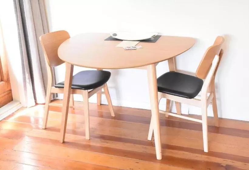 Aamiaismajoitus (B&B) Shy Cottage And Studio