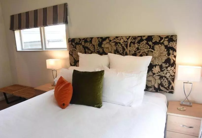 Aamiaismajoitus (B&B) Shy Cottage And Studio