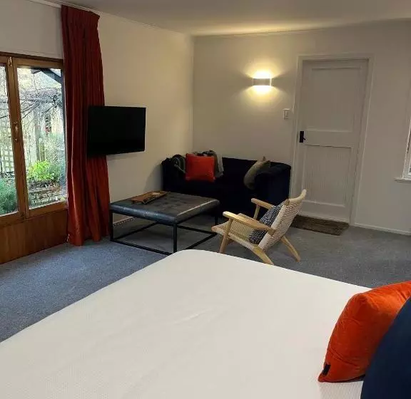 Aamiaismajoitus (B&B) Shy Cottage And Studio