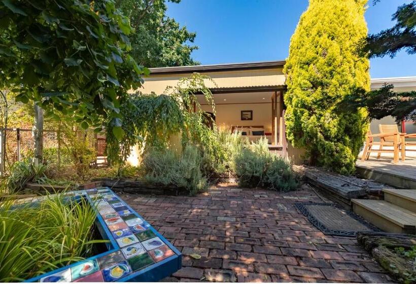 مبيت وإفطار Shy Cottage And Studio