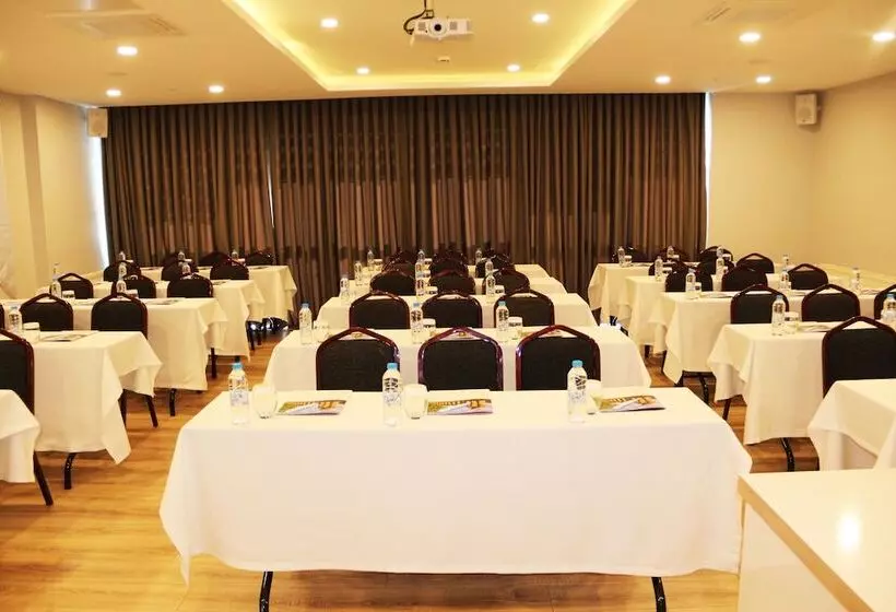 Hotelli Ramada By Wyndham Nigde