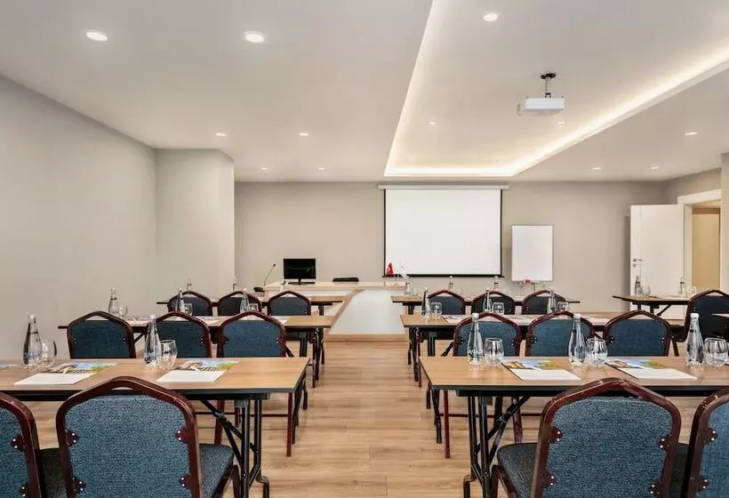 Hotelli Ramada By Wyndham Nigde