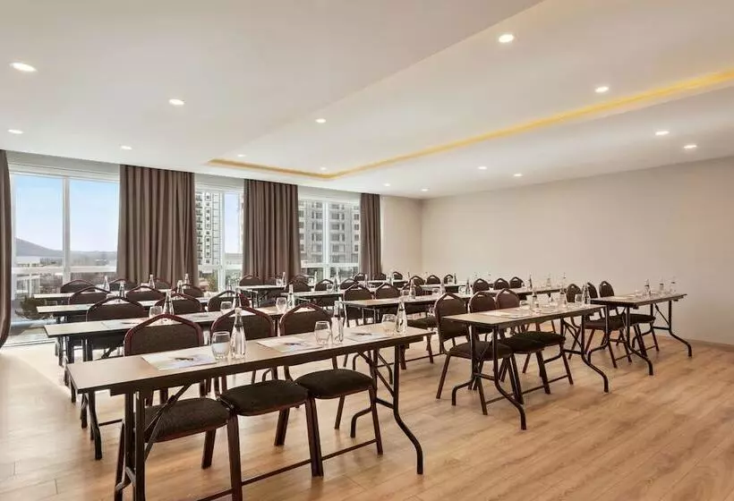 Hotelli Ramada By Wyndham Nigde