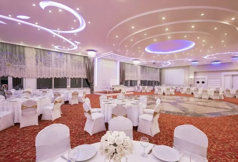 Hotelli Ramada By Wyndham Nigde