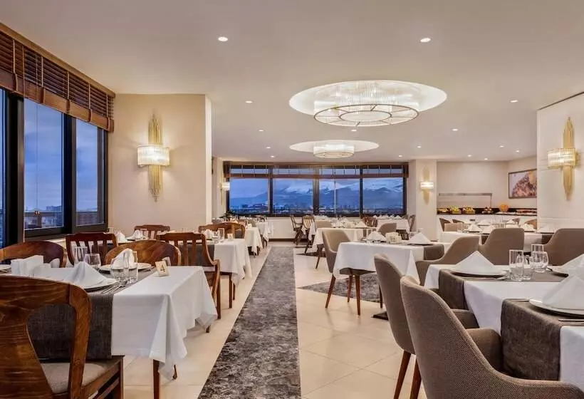 Hotelli Ramada By Wyndham Nigde