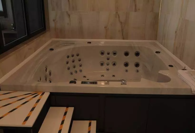 Hotelli Ramada By Wyndham Nigde