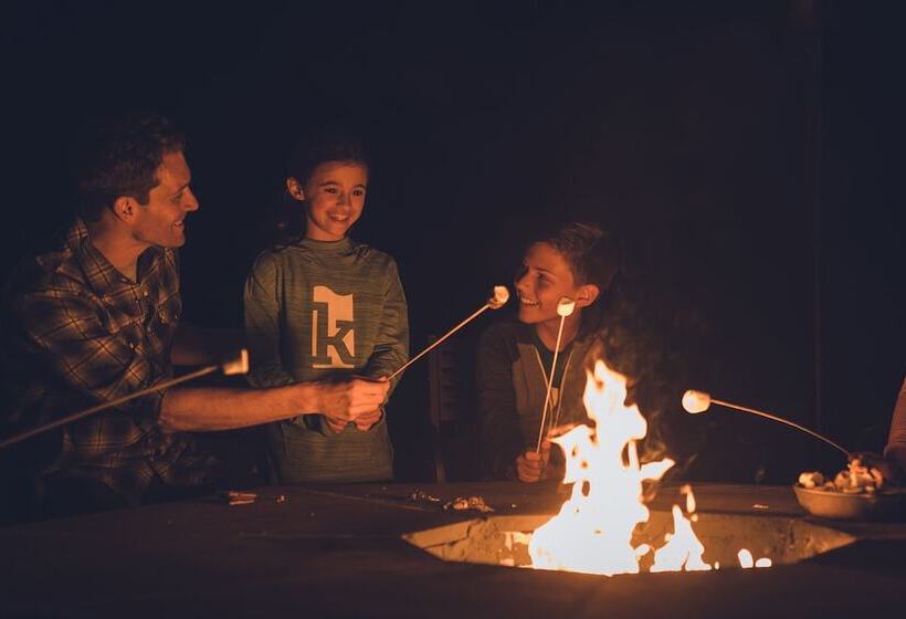 בית מלון כפרי The Kartrite Resort & Indoor Waterpark