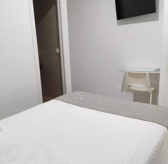 ペンション Hostal Mellizo