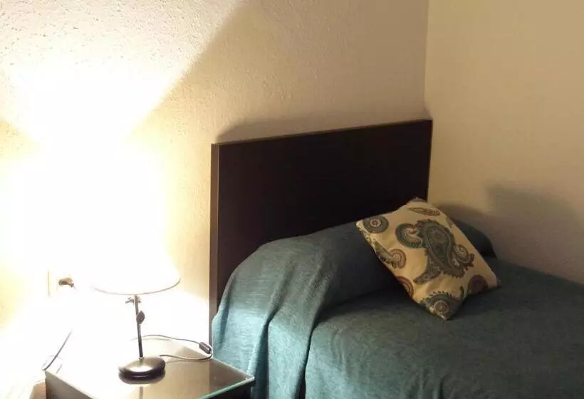 ペンション Hostal Mellizo