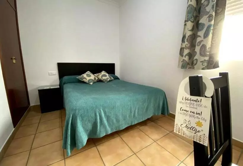 ペンション Hostal Mellizo