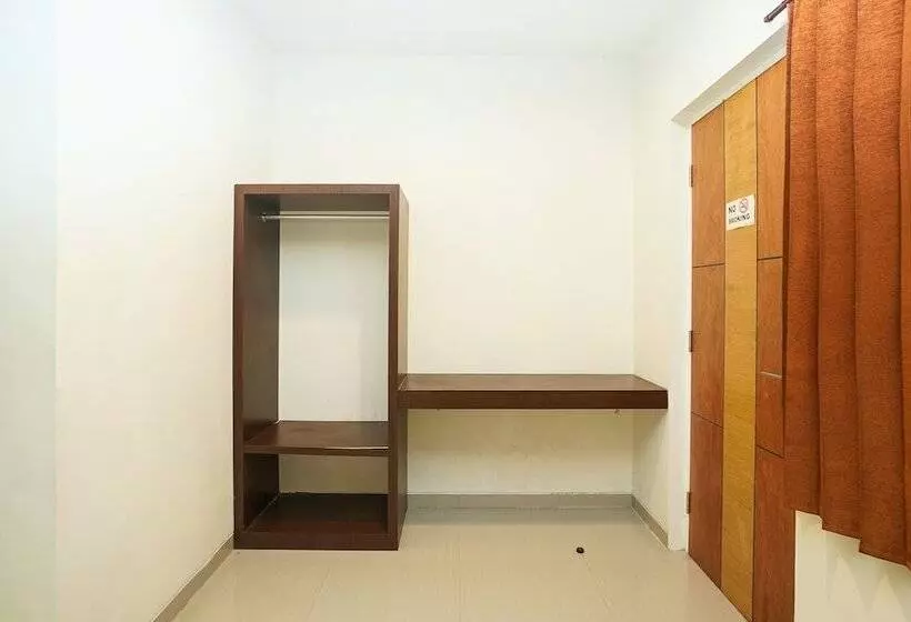ホテル O 98 Residence Near Petra Christian University