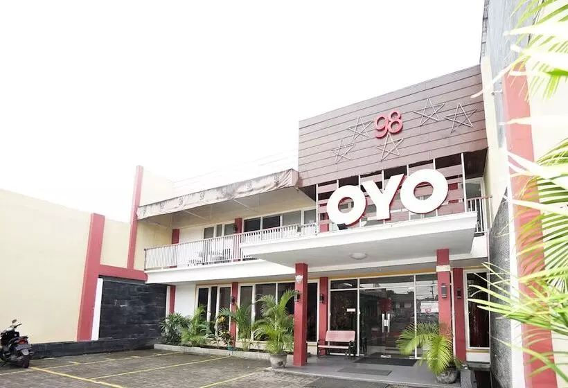 ホテル O 98 Residence Near Petra Christian University