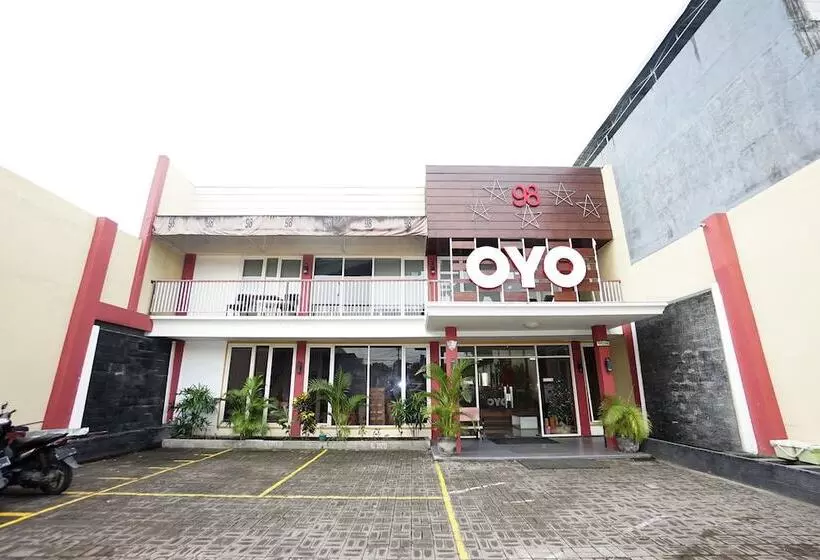 ホテル O 98 Residence Near Petra Christian University