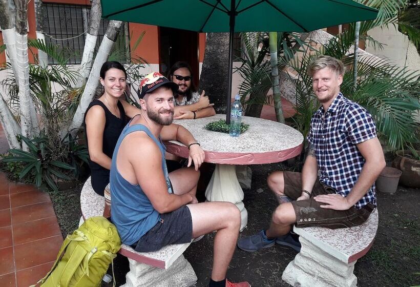 پانسیون Las Vibras Hostel