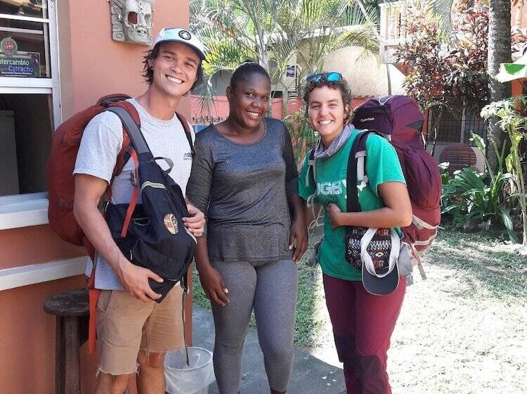 پانسیون Las Vibras Hostel