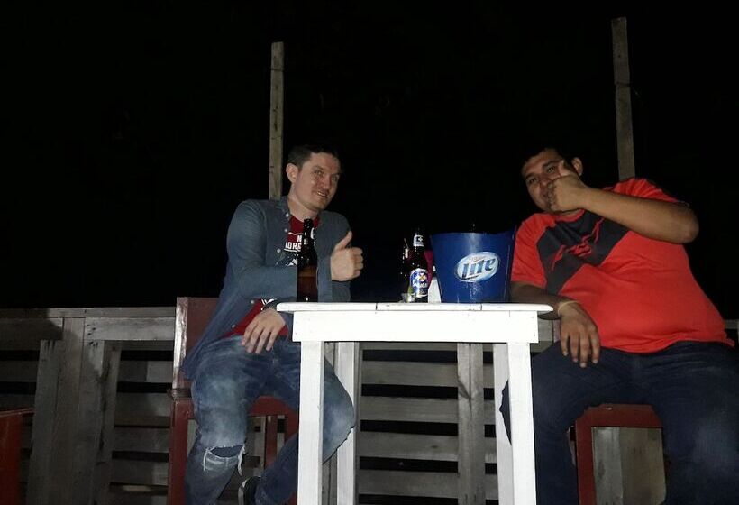 پانسیون Las Vibras Hostel