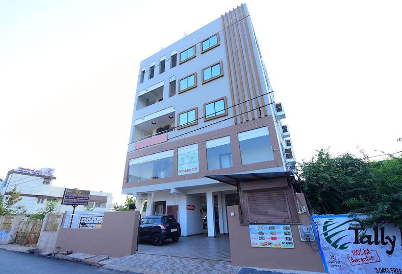 Oyo 23218 Hotel Laxmi Vridhi