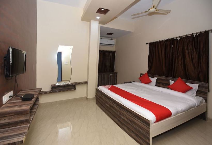 Oyo 23218 Hotel Laxmi Vridhi