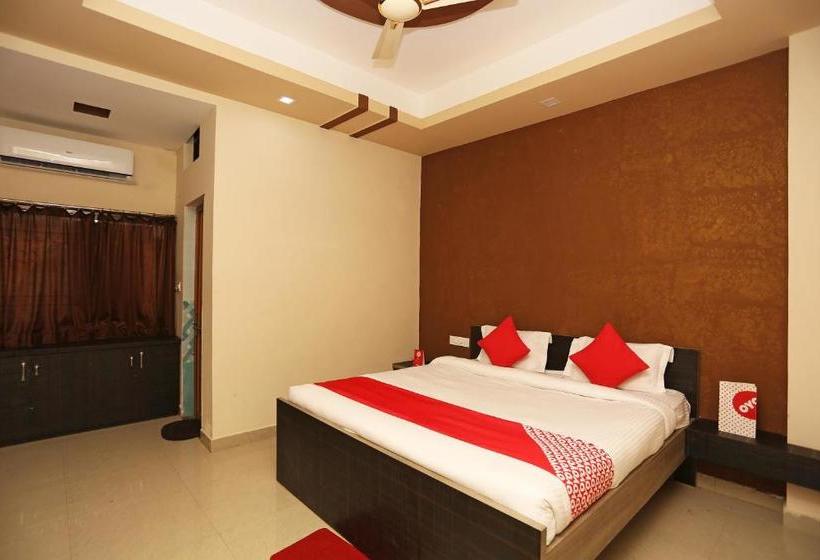Oyo 23218 Hotel Laxmi Vridhi