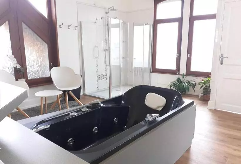 ベッドアンドブレックファースト Le Manoir De La Mantille