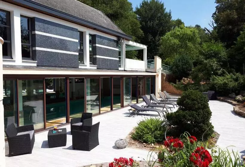 ベッドアンドブレックファースト Le Manoir De La Mantille