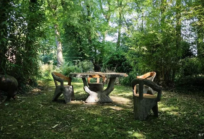 ベッドアンドブレックファースト Le Manoir De La Mantille