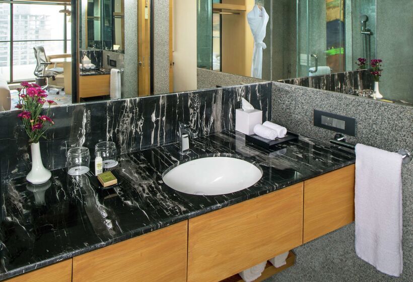 Hotel Doubletree By Hilton Ahmedabad