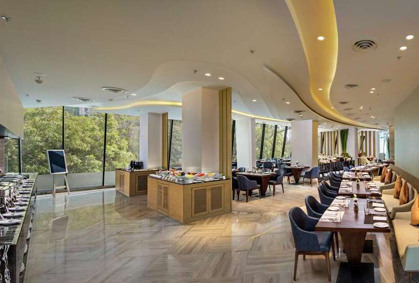 Hotel Doubletree By Hilton Ahmedabad