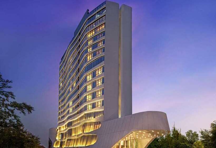 هتل Doubletree By Hilton Ahmedabad