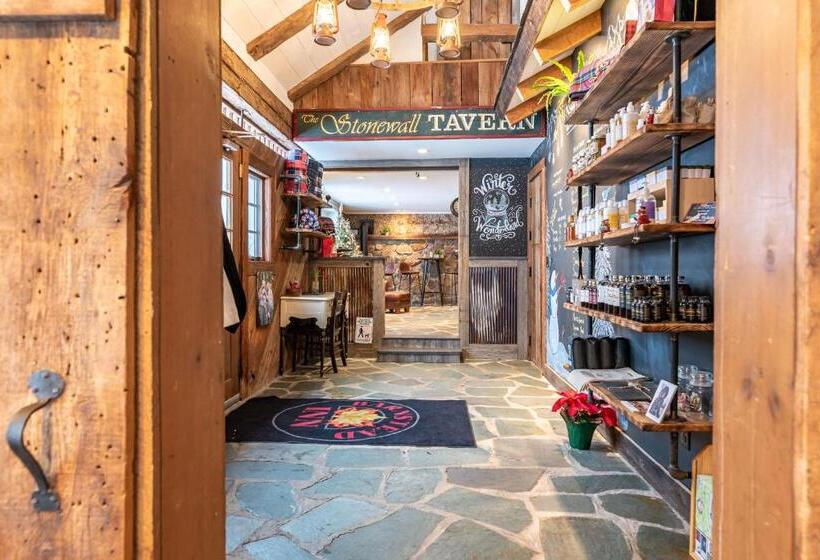 호텔 The Barnstead Inn