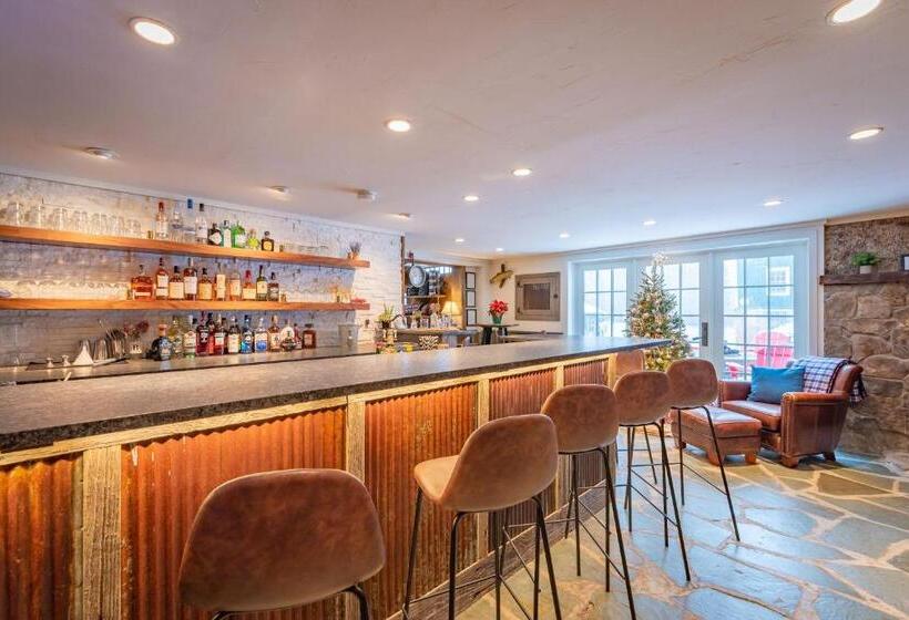 호텔 The Barnstead Inn