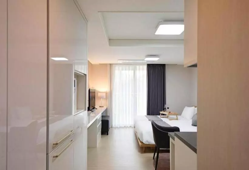 Hotelli Geoje Leein Stay