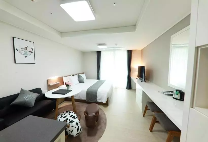 Hotelli Geoje Leein Stay