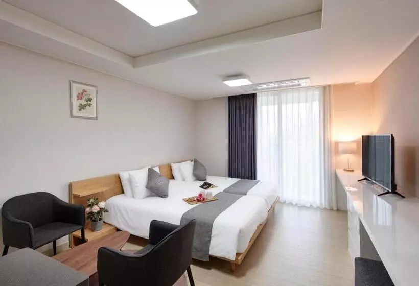 Hotelli Geoje Leein Stay