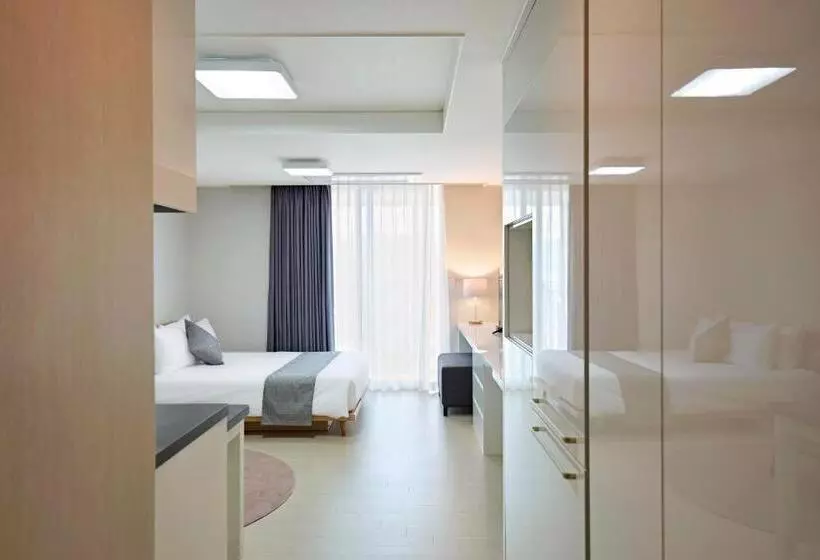 Hotelli Geoje Leein Stay