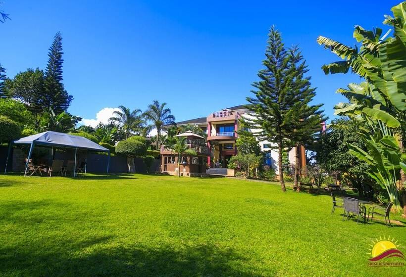 Shine Country Resort Hotel   Hostel