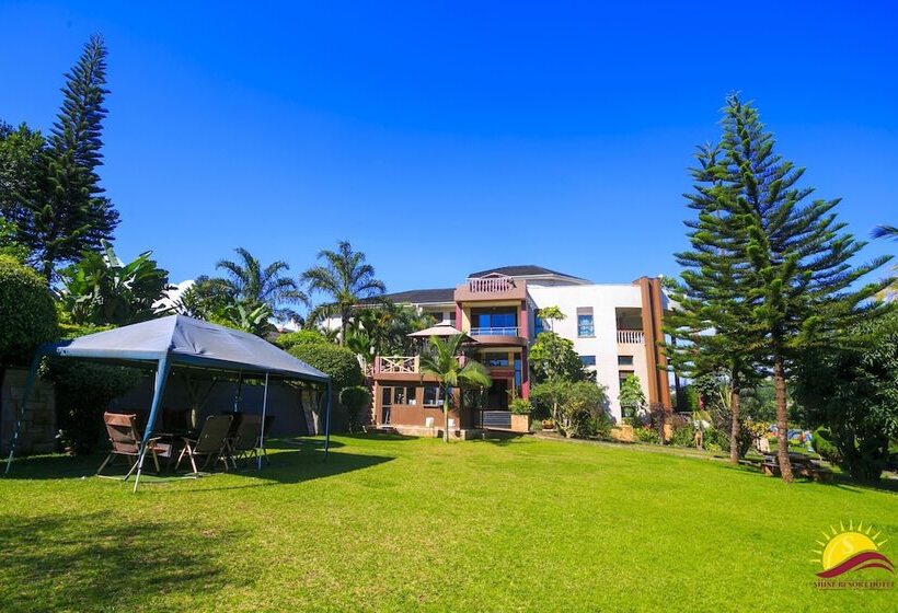 Shine Country Resort Hotel   Hostel