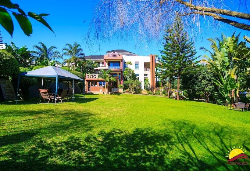 Shine Country Resort Hotel   Hostel