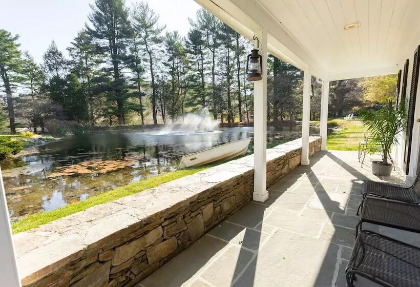 تختخواب و صبحانه The Inn At Whitewing Farm