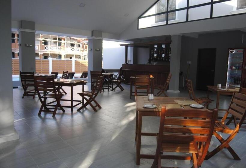 هتل Sea Breeze Lodge Ngapali