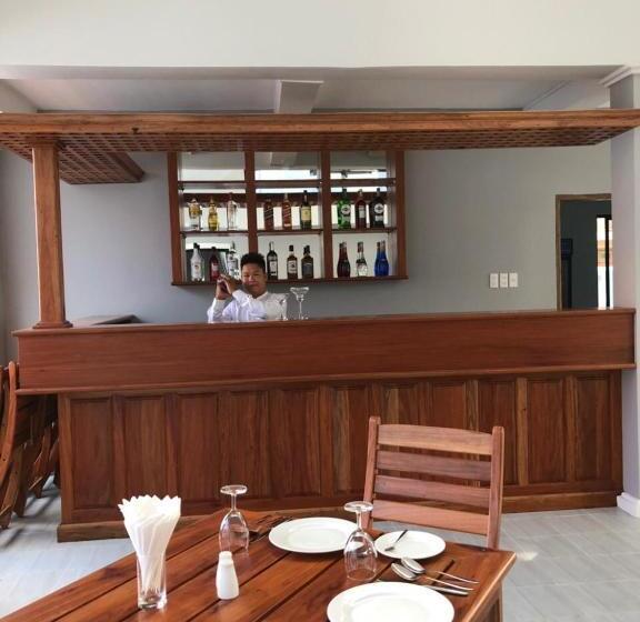 هتل Sea Breeze Lodge Ngapali