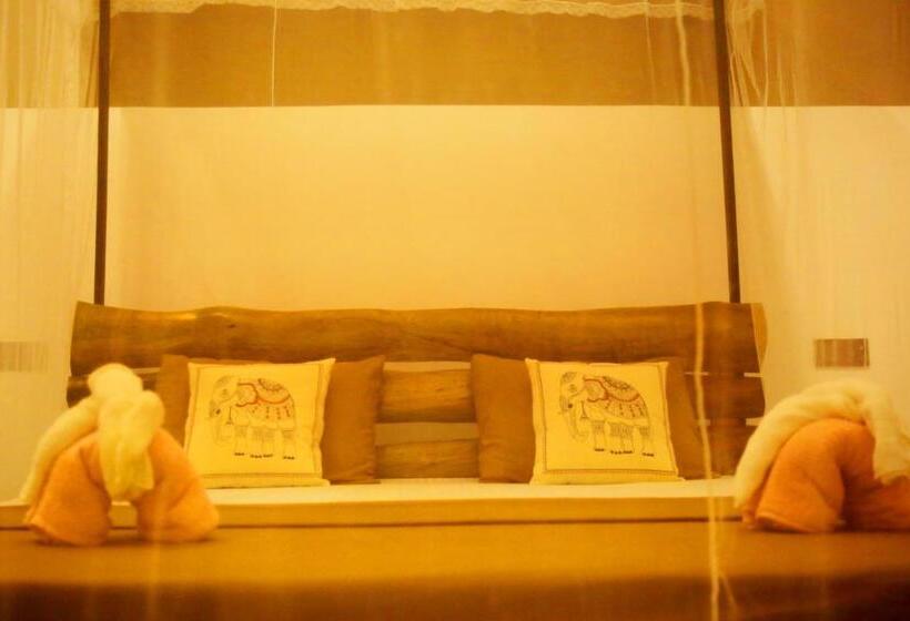 Пансион Hasthi Safari Cottage