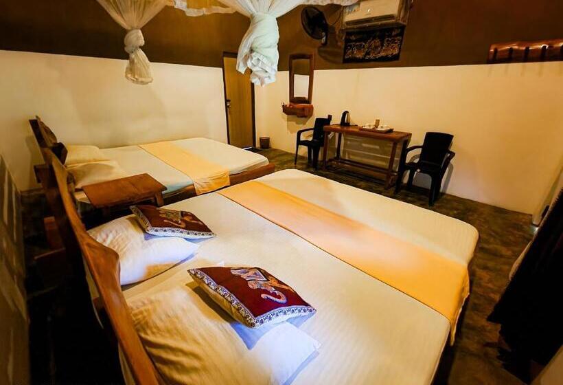 Пансион Hasthi Safari Cottage