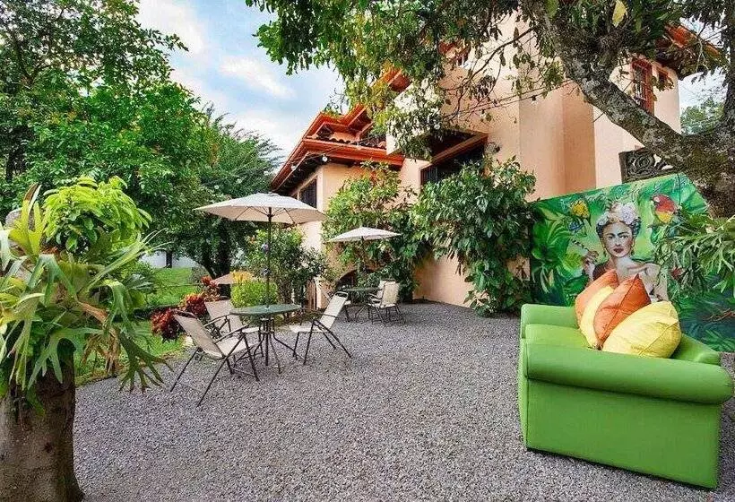 Retkeilymaja Luna Inn B&b