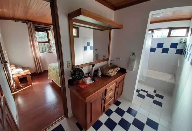 Retkeilymaja Luna Inn B&b