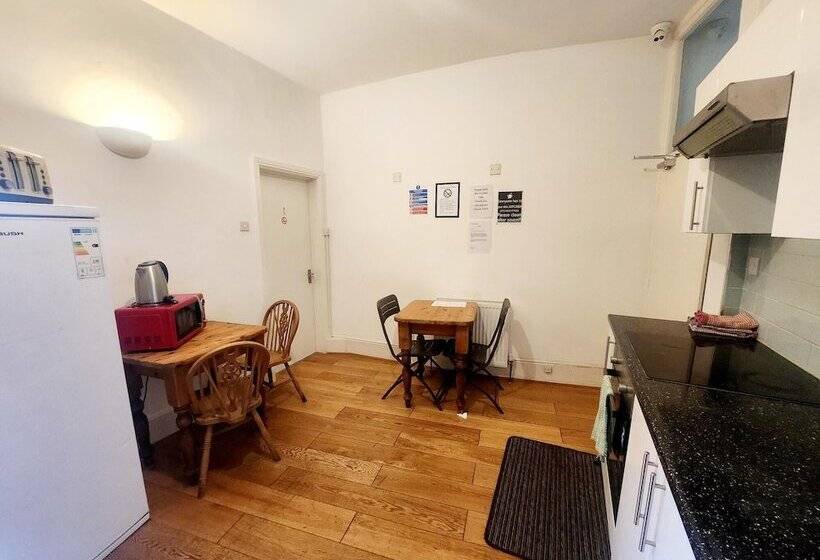 مبيت وإفطار Old Victory House Homestay