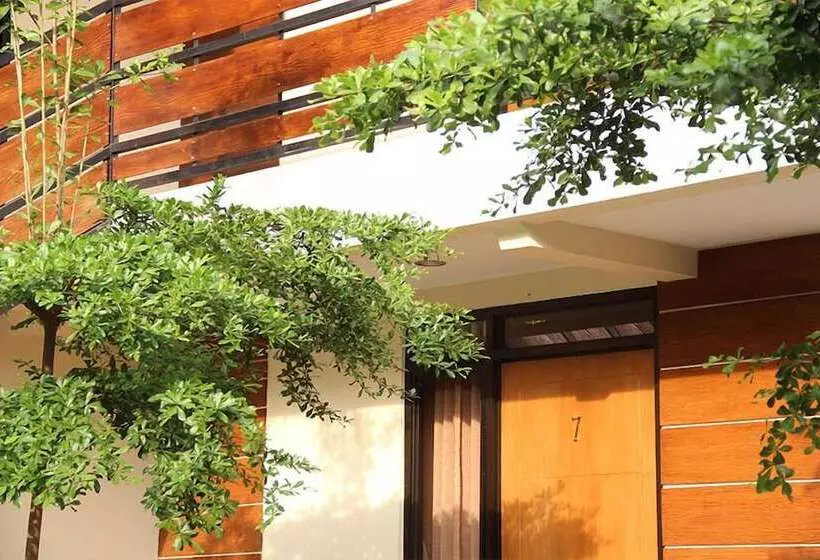 Hotelli Bamboe Inn Homestay