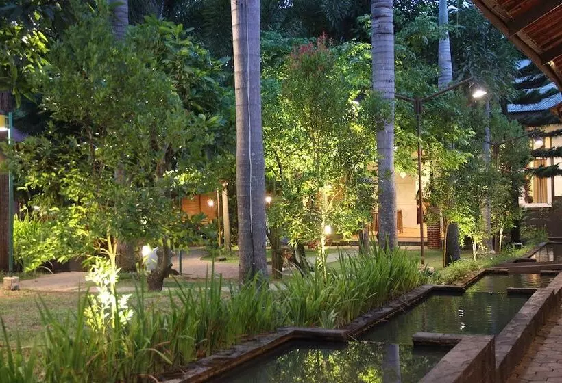 Hotelli Bamboe Inn Homestay