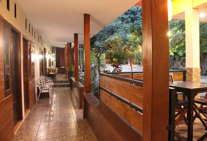 Hotelli Bamboe Inn Homestay